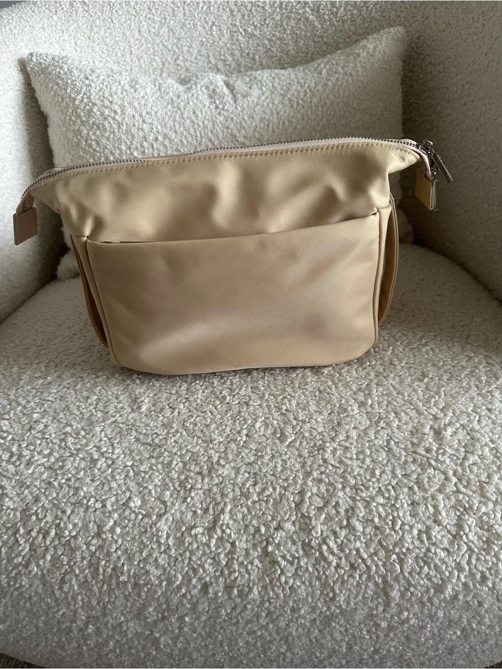 Etoile Collective Jet Setter Travel Case in Beige